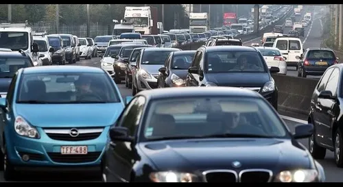 Un poids-lourd en panne sur l'A25 provoque de gros bouchons en...