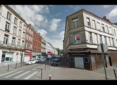 Lille : refoulés d'un bar, ils reviennent en voiture..