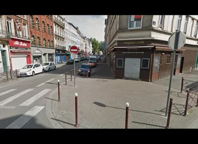 Lille : une voiture fonce délibérément sur un bar de la rue Masséna