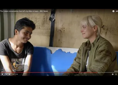 Lily Allen de passage dans la "jungle" de Calais