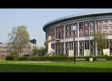 80 étudiants de la "Jungle" de Calais accueillis à l'université...