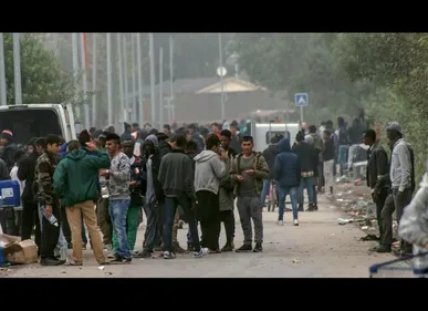 "Jungle" de Calais: une rixe éclate entre une centaine de migrants...