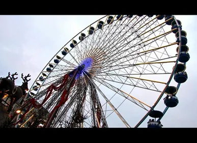 Lille : grande roue, marché de Noël...les festivités ont débuté ce...