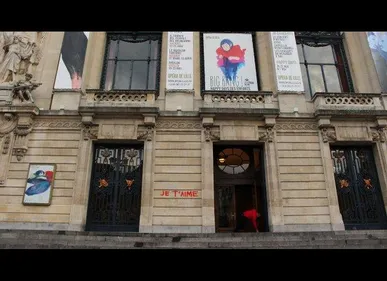 Lille : un homme en garde à vue pour avoir tagué les murs de l'opéra