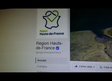 Des offres d'emploi répertoriées sur la page Facebook des...