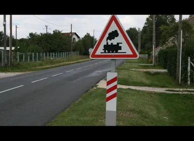 Bacouel-sur-Selle (80) : collision entre une voiture et un train...