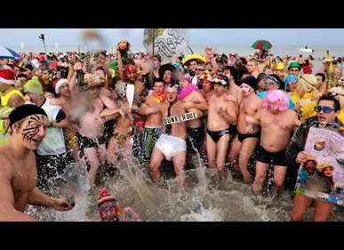 Malo-les-Bains (59) :  plus de 500 nageurs présents pour le bain du...