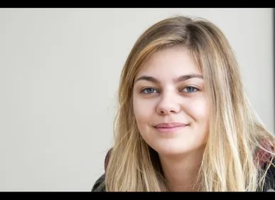 Louane devient millionnaire avec "Chambre 12"