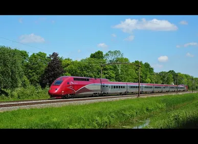 Intempéries : des lignes SNCF suspendues, un Thalys bloqué toute la...