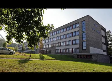 Roubaix : privé de chauffage, les élèves du lycée Jean-Moulin font...