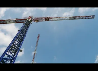 Lille : une mère monte en haut d'une grue, un geste désespéré