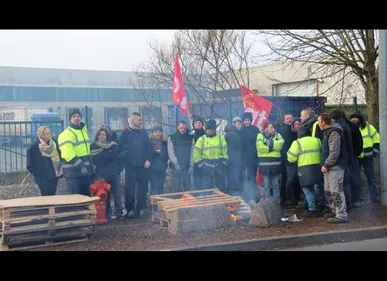 Bois-Grenier (59) : Une vingtaine de salariés de Aldi en grève ce...