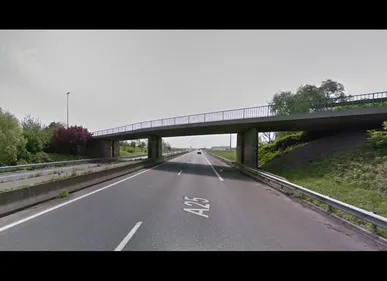 Wormhout (59) : une ado de 16 ans saute d'un pont sur l'A25