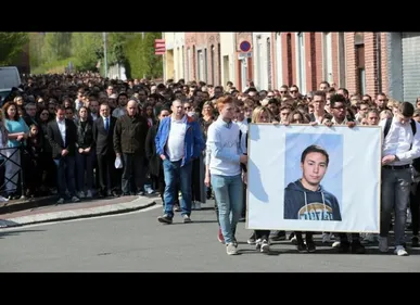 Tourcoing : une foule de 2500 personnes pour rendre hommage à Adam