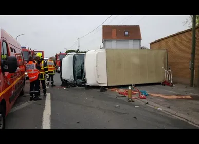 Annay-sous-Lens : une maison touchée par un camion après une...