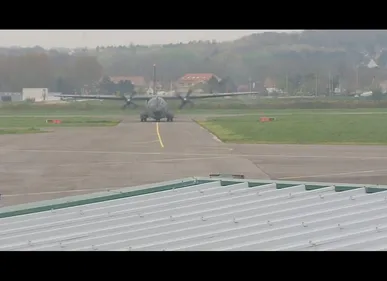 Un avion de l’armée de l’air en exercice sur la côte d'Opale