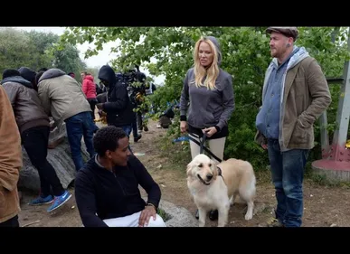 Migrants de Calais : nouvelle visite de soutien de Pamela Anderson