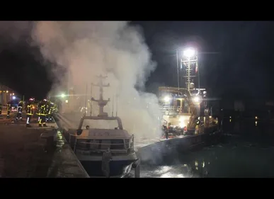 Boulogne-sur-mer : Un chalutier ravagé par un incendie
