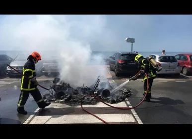 Le portel (62) : une voiture prend feu sur les quais