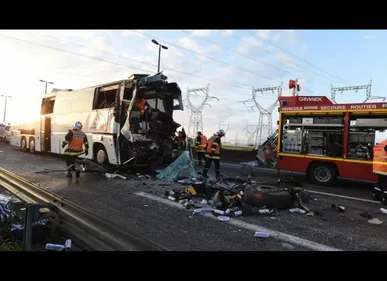 A16 : un blessé grave dans un accident entre un poids lourd et un...