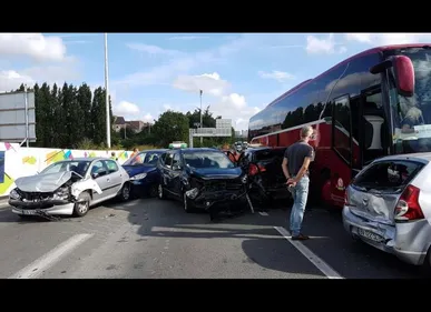 Villeneuve d'Asq : accident impressionnant ce matin entre un bus et...