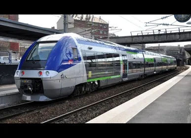Méru : un train percute une voiture, la ligne Paris-Beauvais...