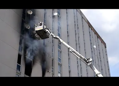 Compiègne : impressionnant incendie dans un immeuble [VIDEO]