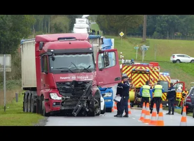 Somme : un mort dans une violente collision entre un poids lourd et...