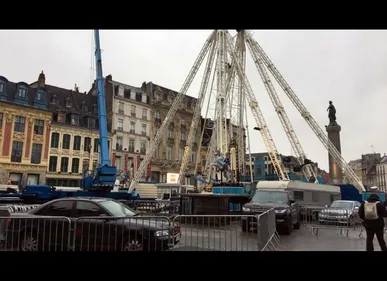 Lille : la Grande Roue de Noël et son village s'installent sur la...