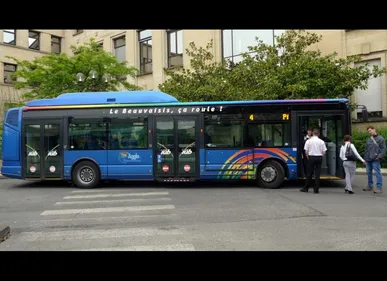 Beauvais : des individus lancent des pierres sur un bus