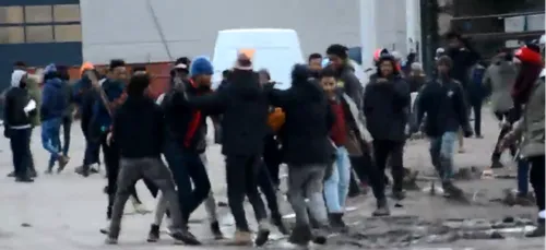 Calais : 4 jeunes entre la vie et la mort après la rixe entre migrants