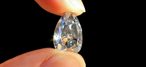 Lille : Un diamant très rare vendu 225 000 € aux enchères
