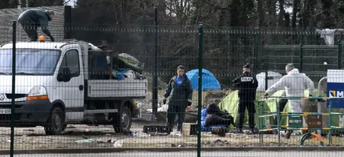 Calais : un camp de migrants démantelé dans la zone des Dunes