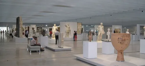 Louvre Lens : des visites guidées en langue des signes française