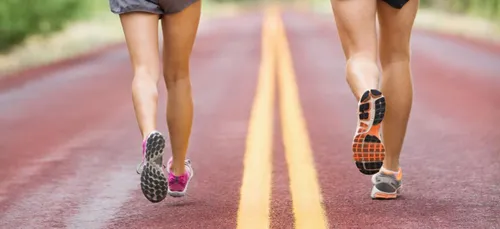 Un jogger sur l'autoroute A29