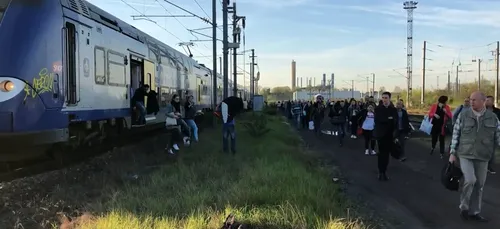 SNCF : les cheminots ont envahi les voies ce matin, les passagers...