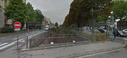 Amiens : encore une chute de voiture sur la voie ferrée