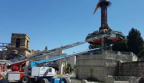 Bellewaerde : une attraction se bloque, quarante personnes évacuées...