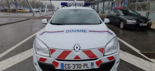 Des migrants découverts dans un camion frigorifique à l'entrée...