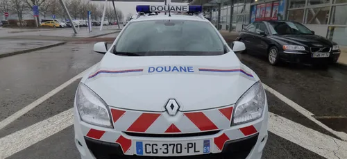 Calais : découverte d'une étonnante cachette découverte pour passer...