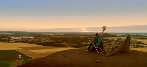 Dany Boon chante “Tout in haut deuch terril”