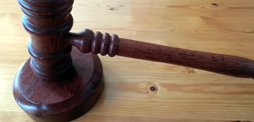 Prison ferme pour les deux agresseurs d'un prêtre à Denain