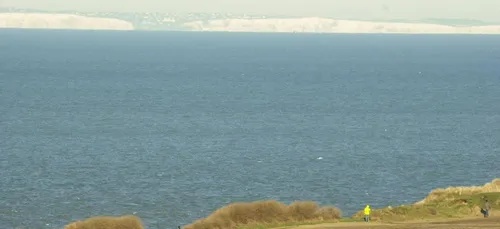 Douze migrants ont traversé la Manche à bord d'un bateau volé hier...