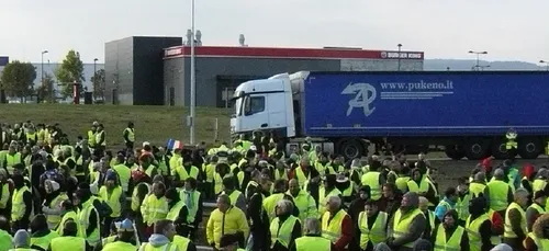 L'ambiance se tend entre Gilets Jaunes et chauffeurs routiers