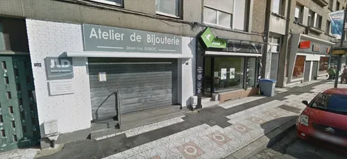 Dunkerque : le patron d'une bijouterie fait fuir deux braqueurs