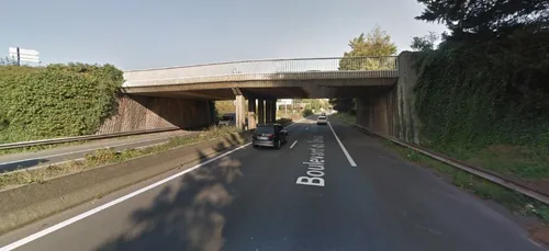 Villeneuve d'Ascq : une personne saute d'un pont sur le boulevard...