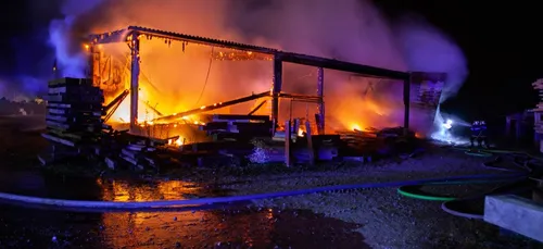 Important incendie dans une scierie de l'Oise, la nuit dernière