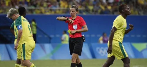 Football : Stéphanie Frappart première femme à arbitrer en Ligue 1