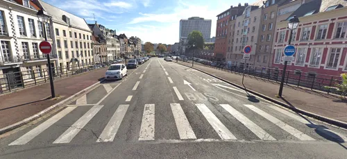 Un vol de voiture étonnant, le voleur était à moitié nu