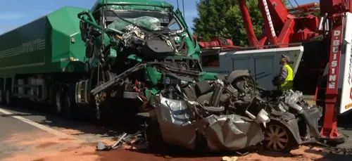 Accident mortel sur l'A25 : le chauffeur du camion est sorti de...